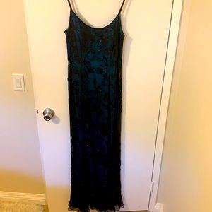 It says it’s a size 8 but I am usually a 4. Black bead work, base color blue